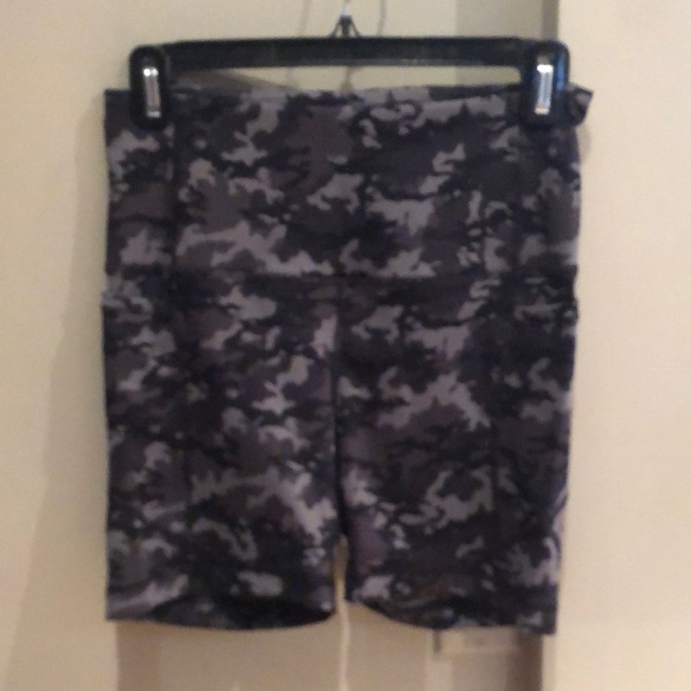 Camo yoga shorts with pocket